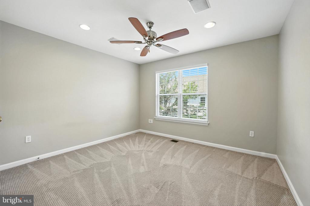 1547 NORTHERN NECK DR #201,FAIRFAX Unit: 201