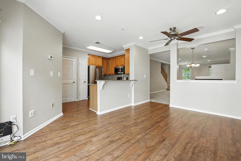 1547 NORTHERN NECK DR #201,FAIRFAX Unit: 201