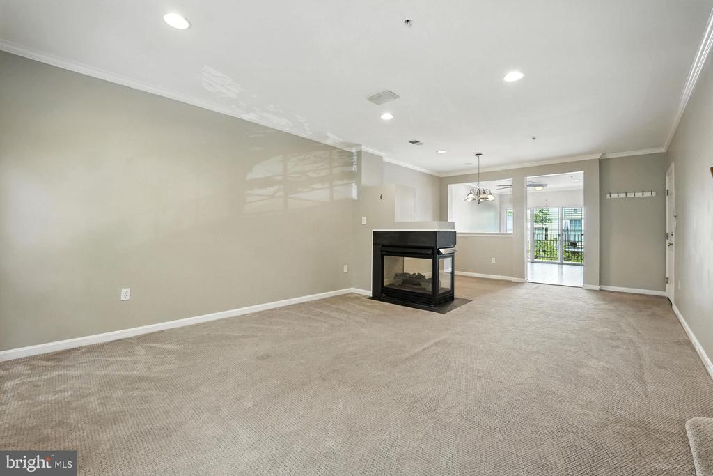 1547 NORTHERN NECK DR #201,FAIRFAX Unit: 201