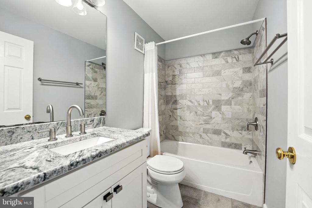 1547 NORTHERN NECK DR #201,FAIRFAX Unit: 201