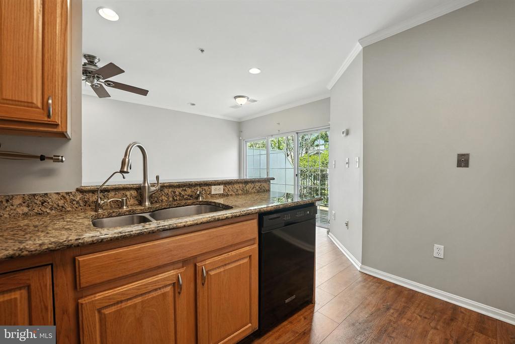 1547 NORTHERN NECK DR #201,FAIRFAX Unit: 201