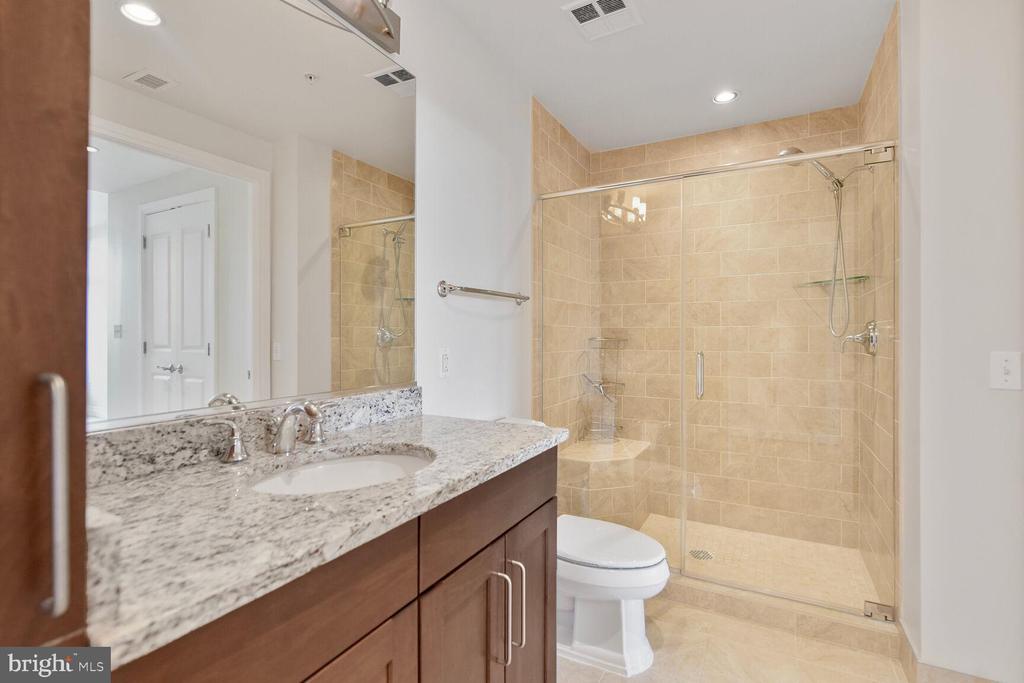 8220 CRESTWOOD HEIGHTS DR #1205,FAIRFAX Unit: 1205