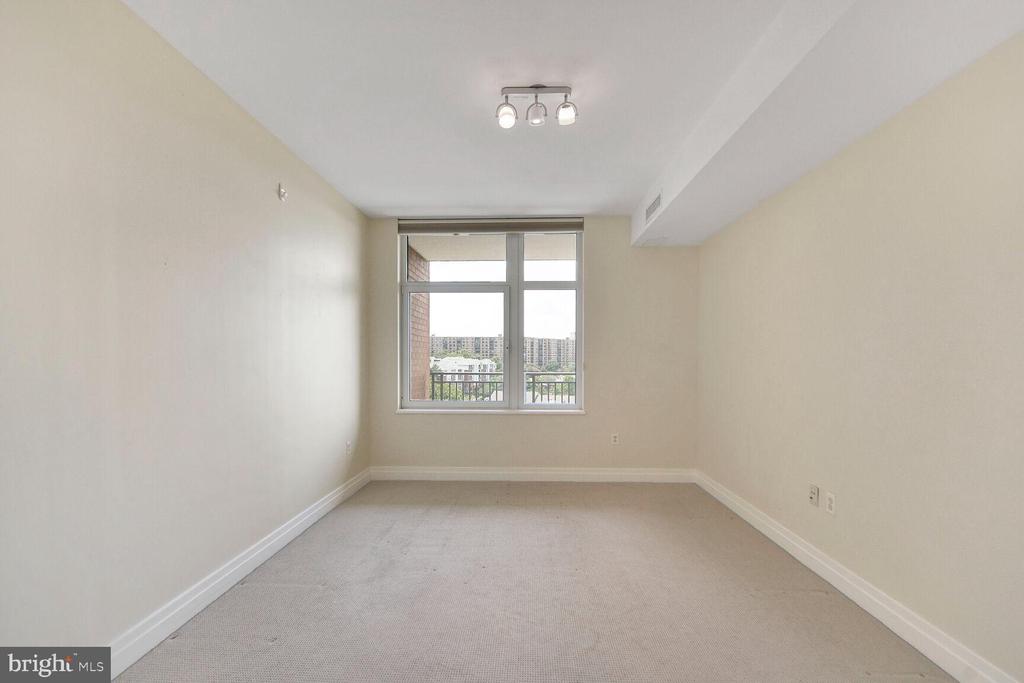 8220 CRESTWOOD HEIGHTS DR #1205,FAIRFAX Unit: 1205