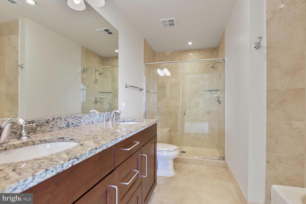 8220 CRESTWOOD HEIGHTS DR #1205,FAIRFAX Unit: 1205