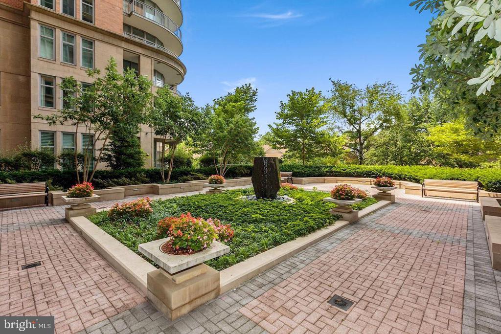 8220 CRESTWOOD HEIGHTS DR #1205,FAIRFAX Unit: 1205