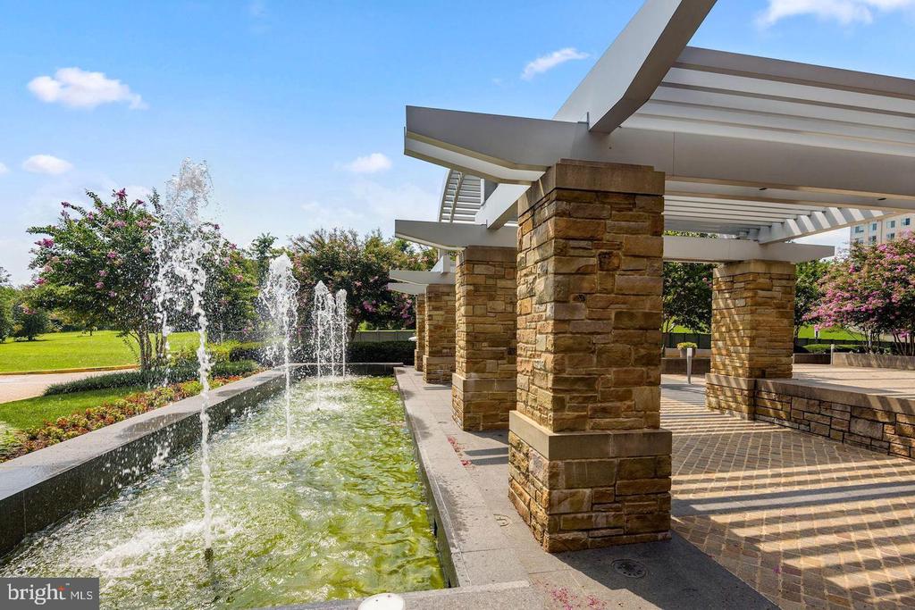 8220 CRESTWOOD HEIGHTS DR #1205,FAIRFAX Unit: 1205