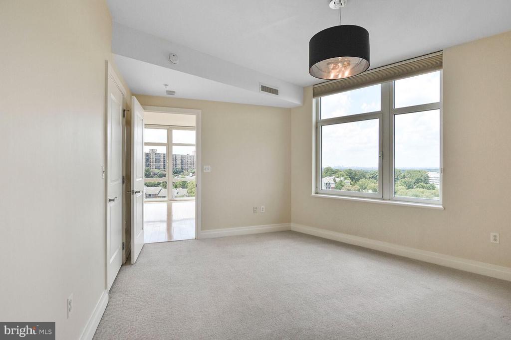 8220 CRESTWOOD HEIGHTS DR #1205,FAIRFAX Unit: 1205