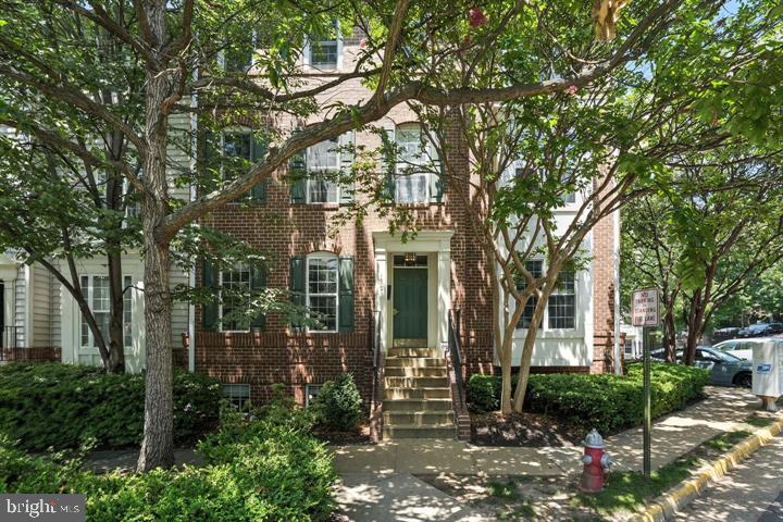 1547 NORTHERN NCK #201,FAIRFAX Unit: 201