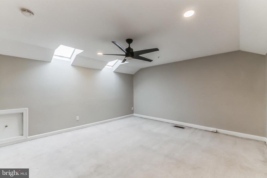 8048 KIDWELL TOWN COURT