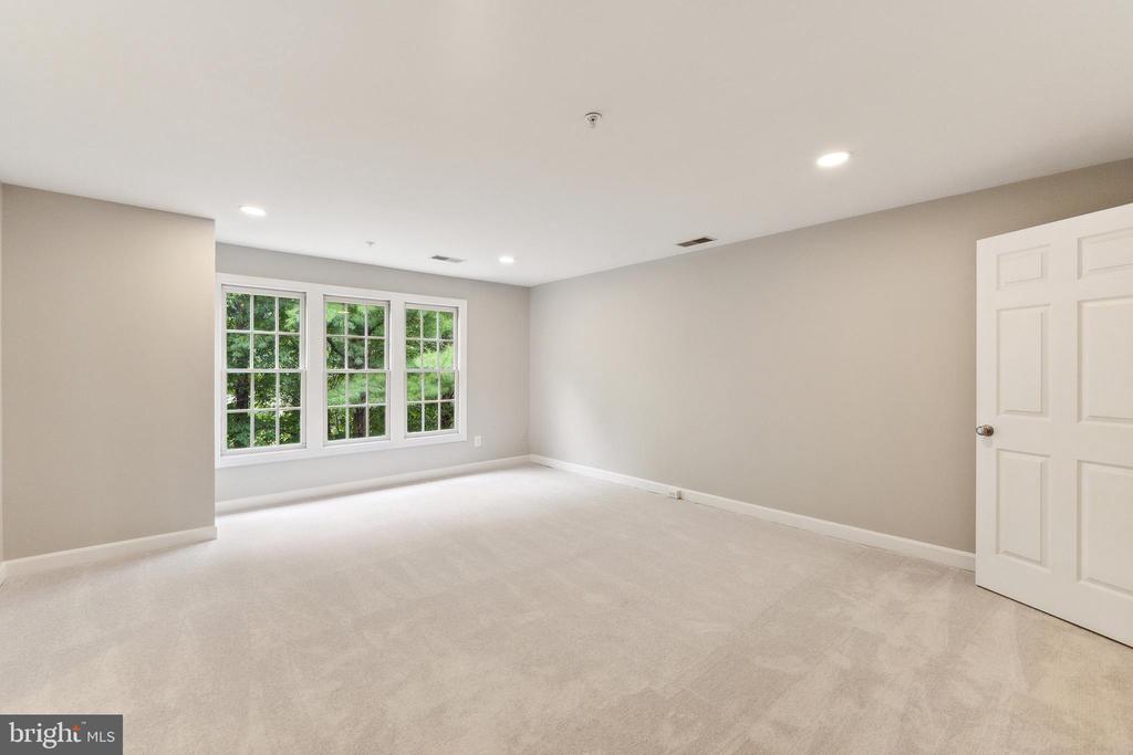 8048 KIDWELL TOWN COURT
