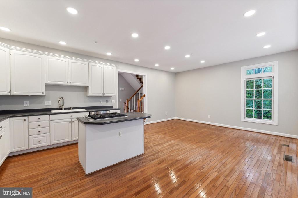 8048 KIDWELL TOWN COURT