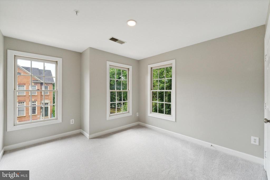 8048 KIDWELL TOWN COURT