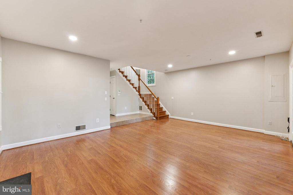 8048 KIDWELL TOWN COURT
