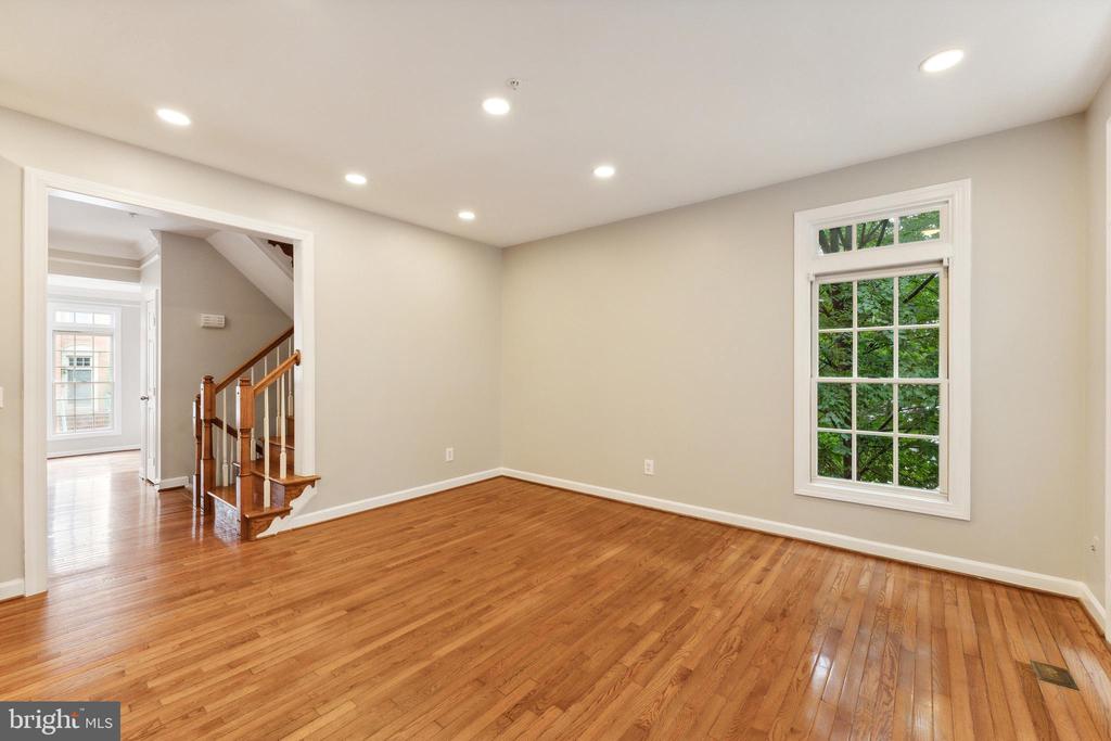 8048 KIDWELL TOWN COURT