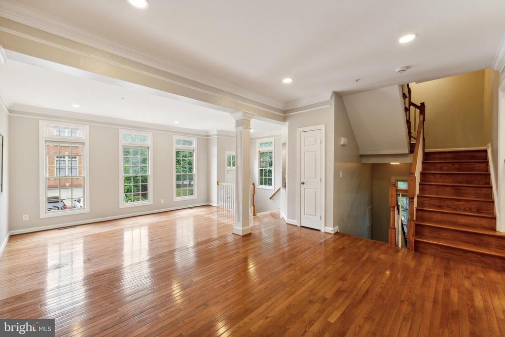 8048 KIDWELL TOWN COURT