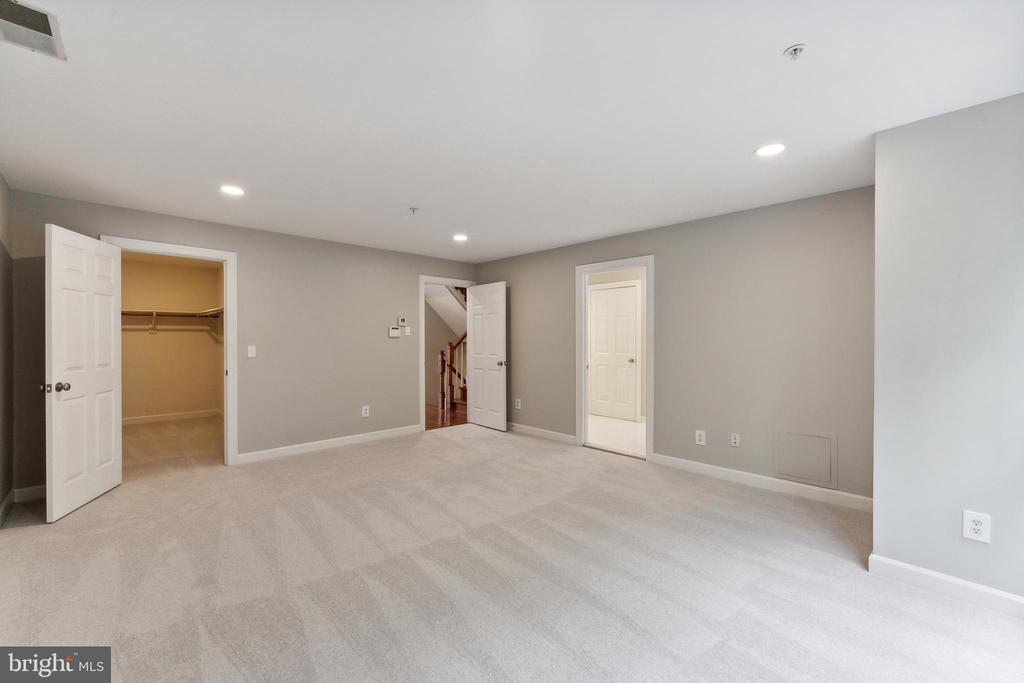8048 KIDWELL TOWN COURT