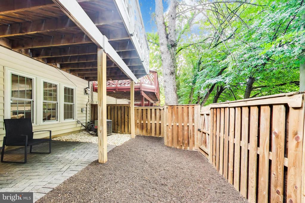 8026 KIDWELL TOWN COURT