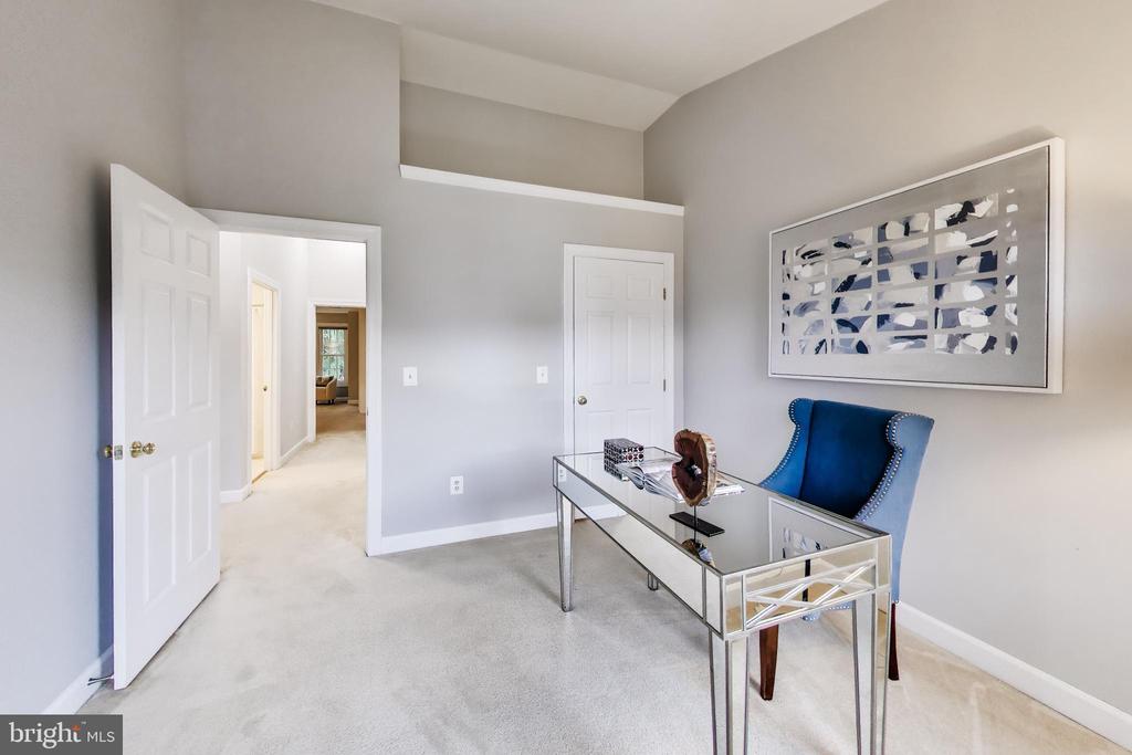 8026 KIDWELL TOWN COURT