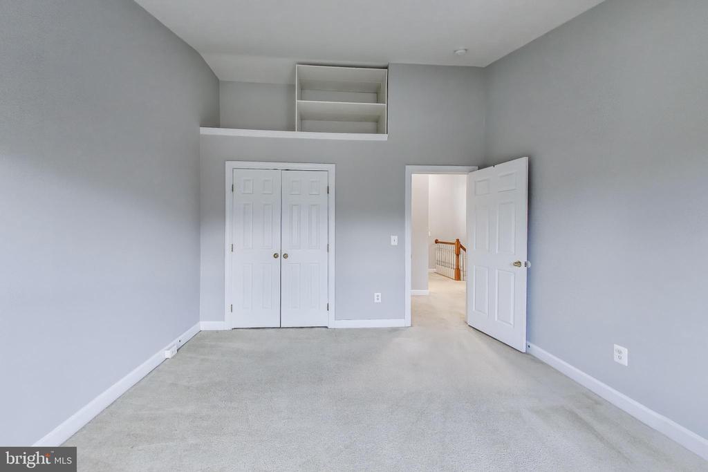 8026 KIDWELL TOWN COURT