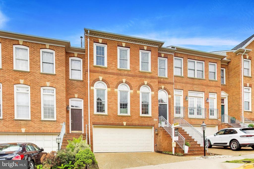 8026 KIDWELL TOWN COURT