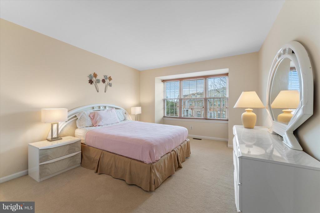 20900 TRINITY SQ,LOUDOUN