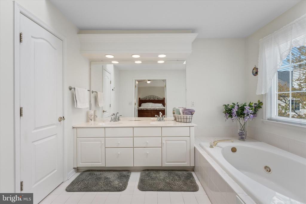 20900 TRINITY SQ,LOUDOUN