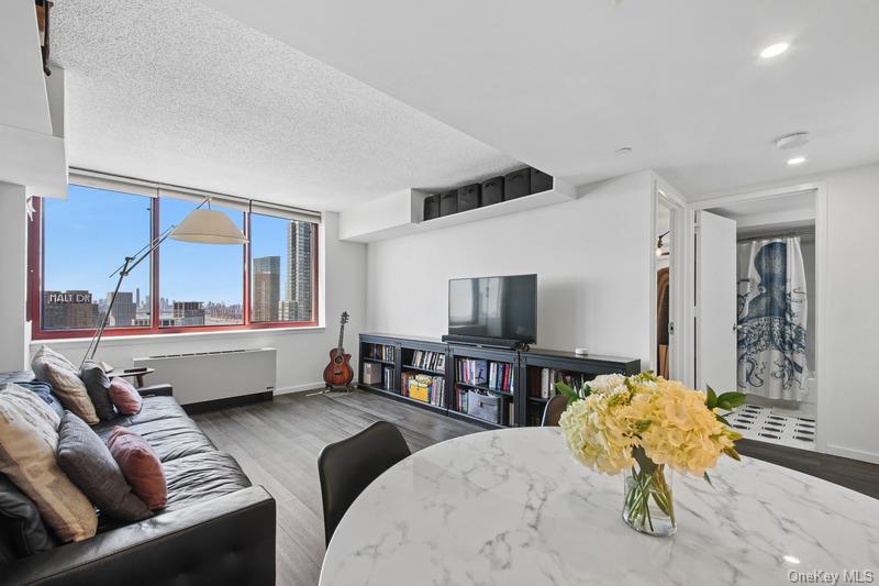 4-74 48th Avenue Unit: PH1H
