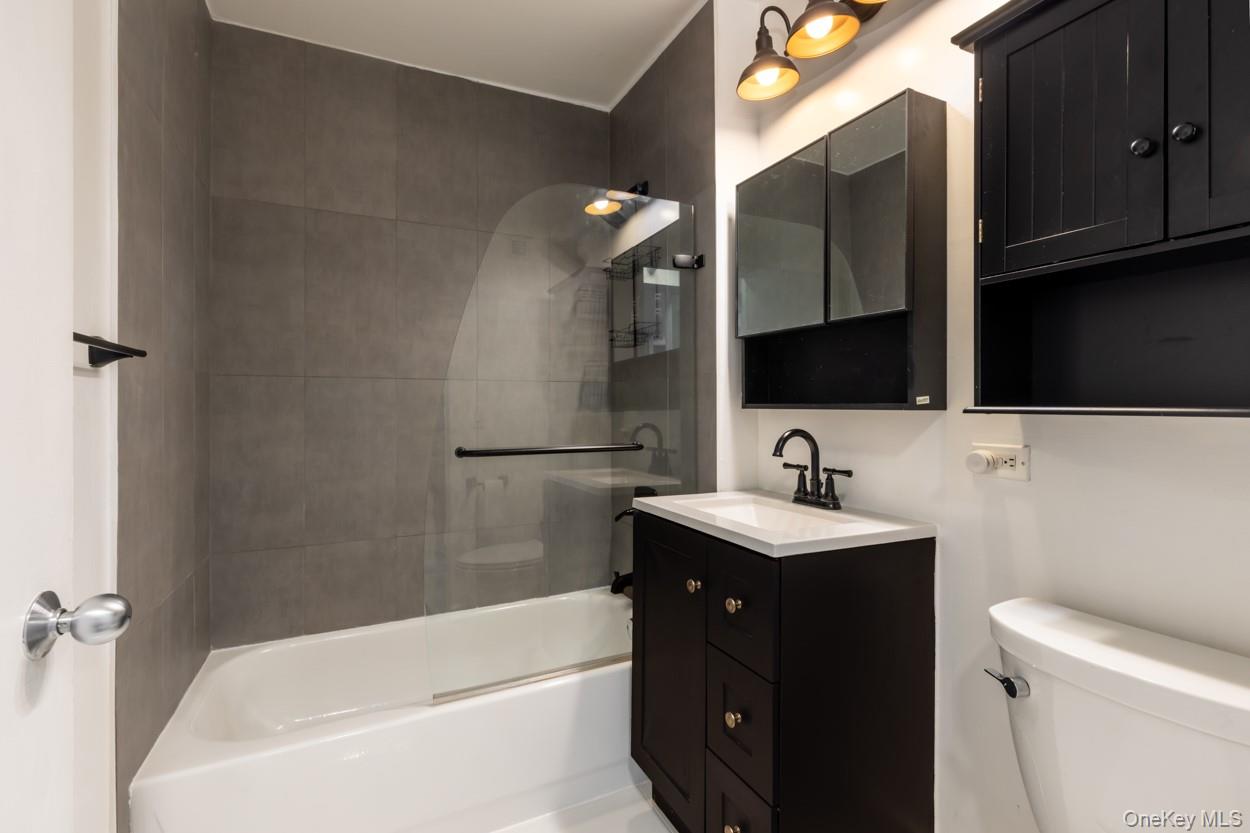 4-74 48th Avenue Unit: 15E