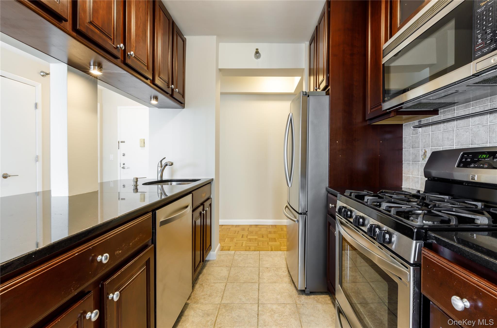 4-74 48Th Avenue Unit: 15C