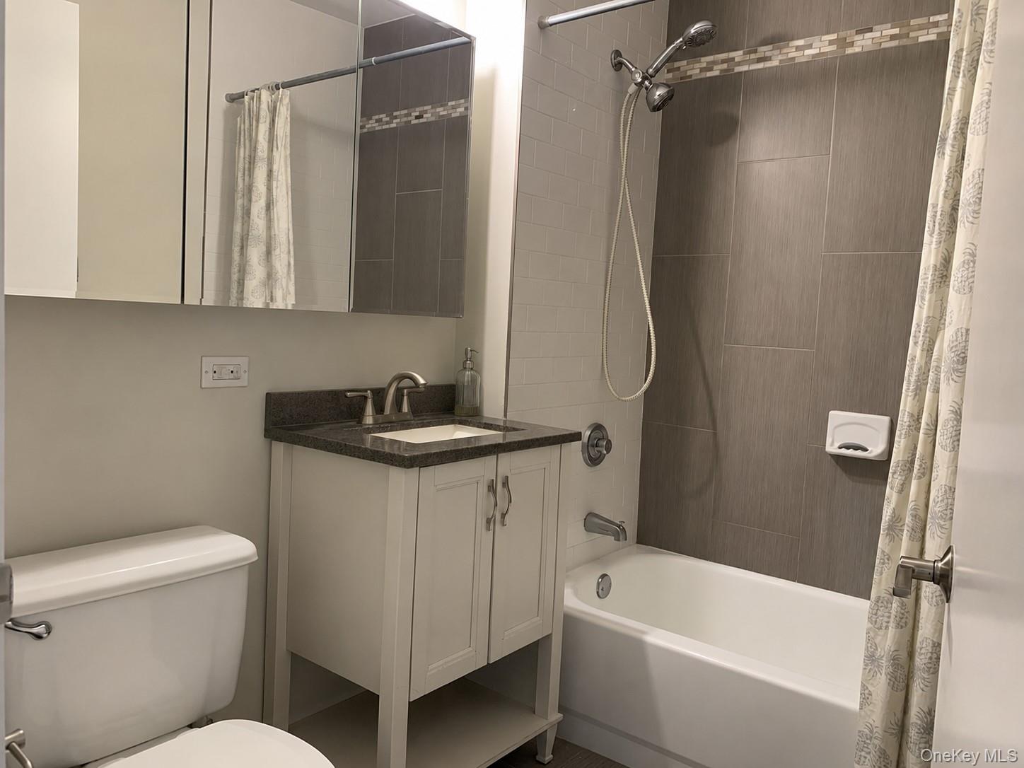 4-74 48Th Avenue Unit: 15C