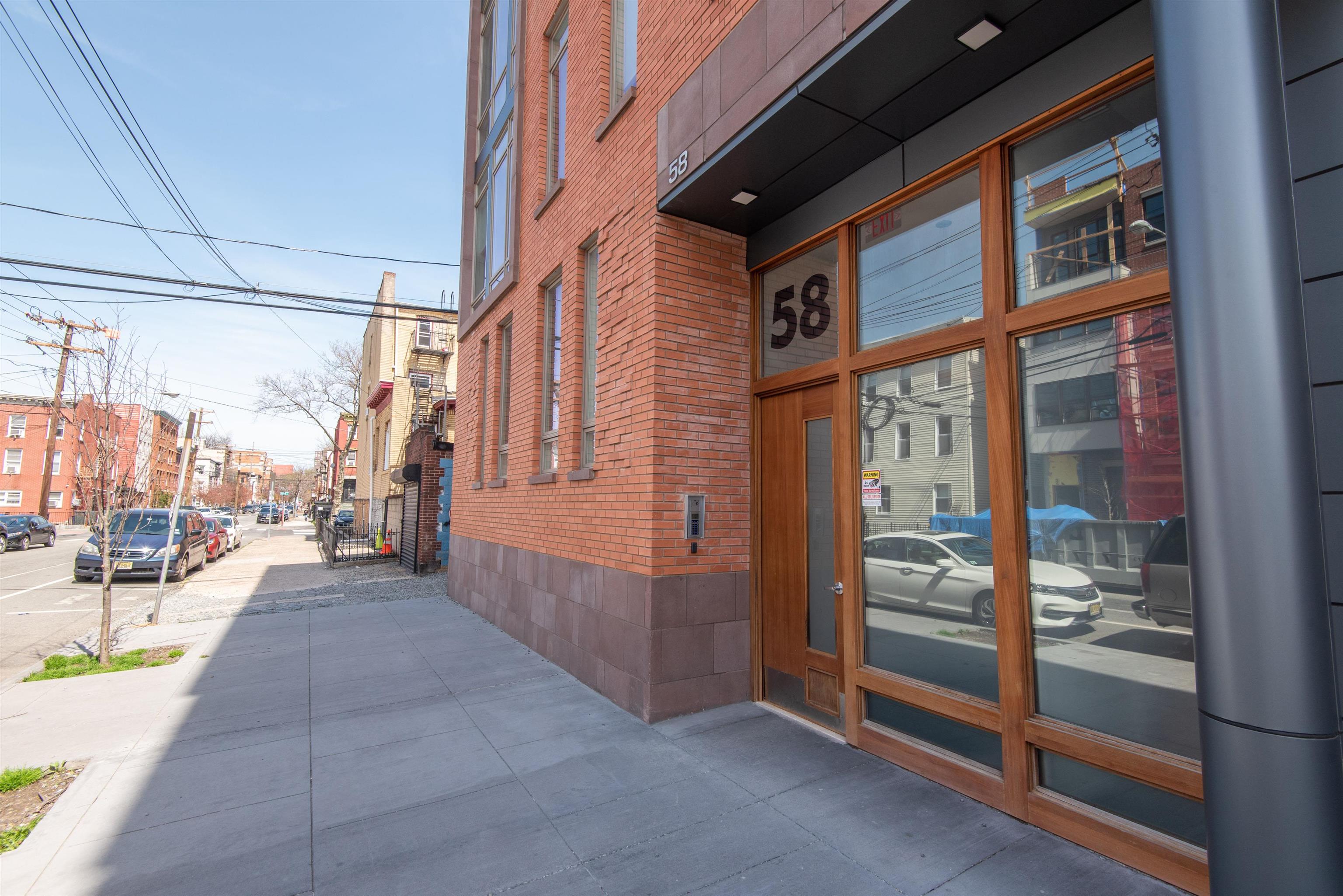 58 COLES ST Unit: 4B