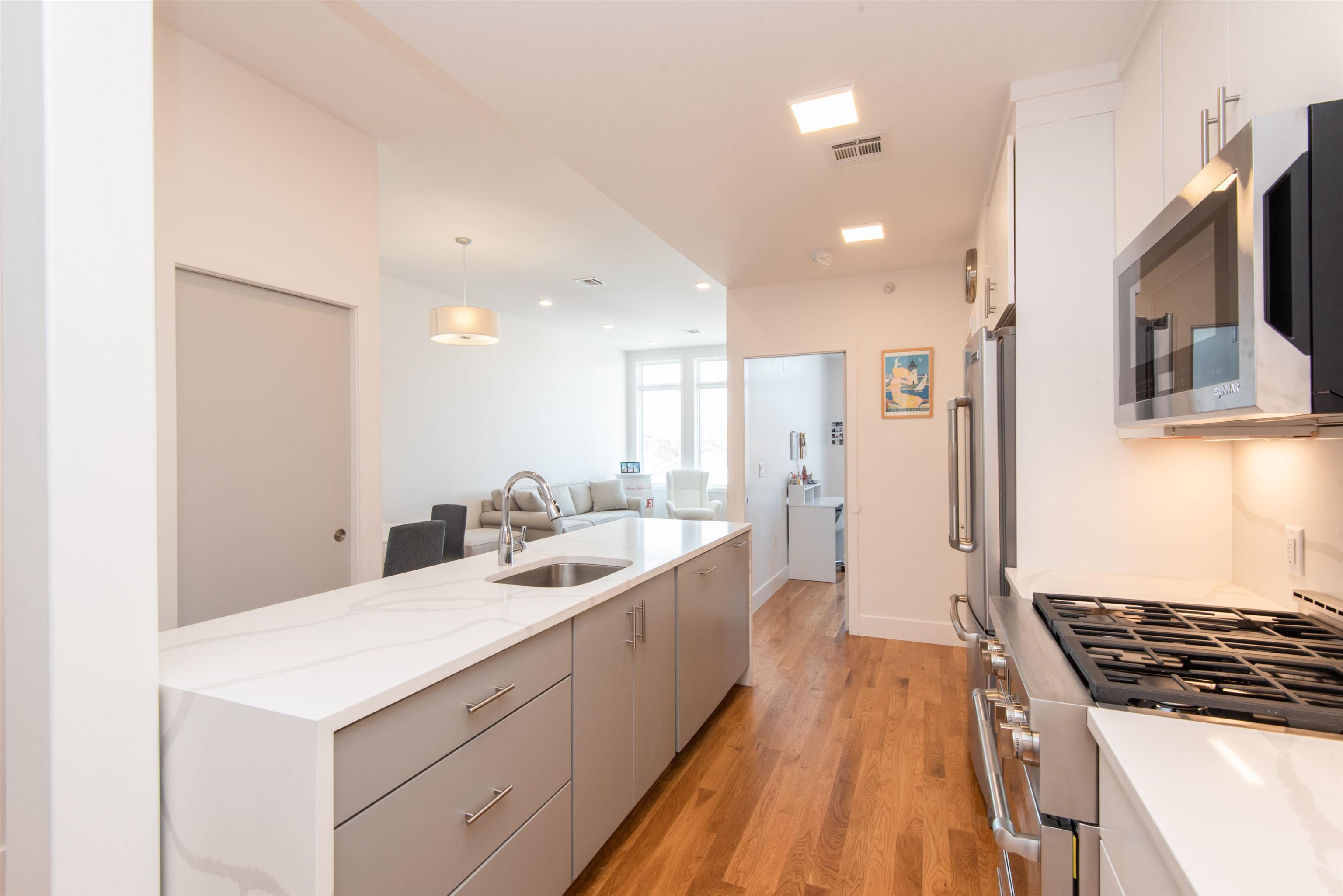 58 COLES ST Unit: 4B