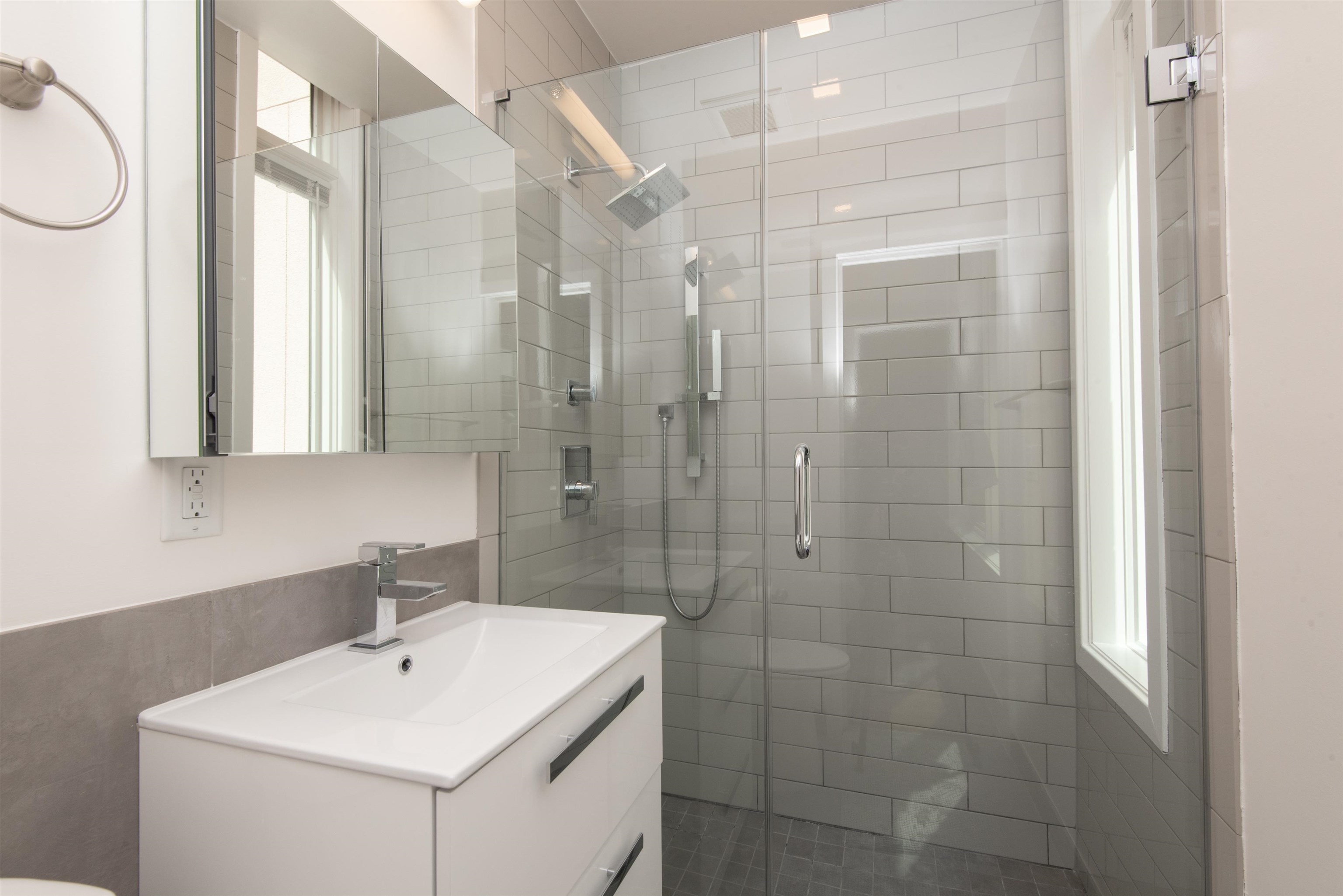 58 COLES ST Unit: 4B