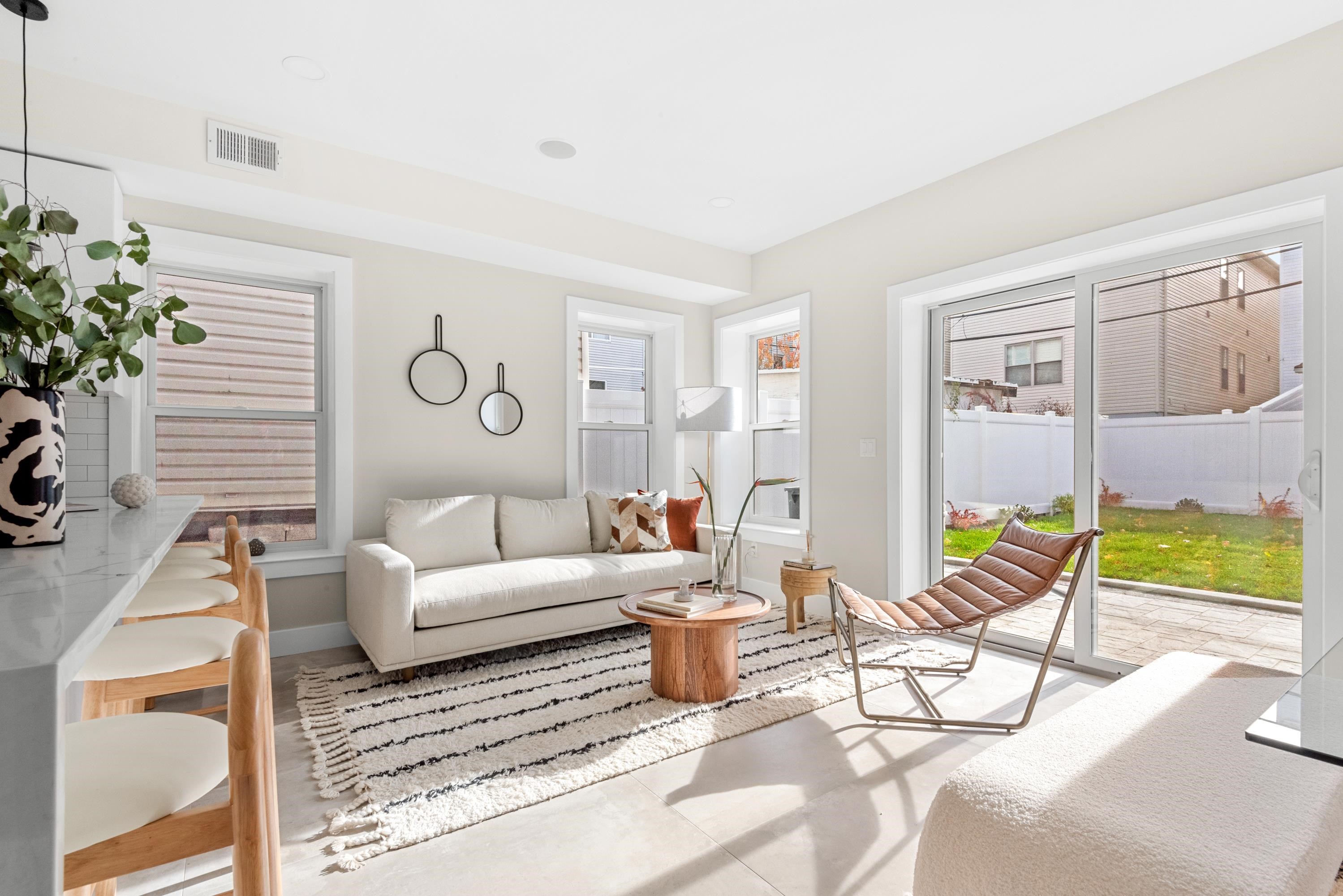 197 GRIFFITH ST Unit: 1