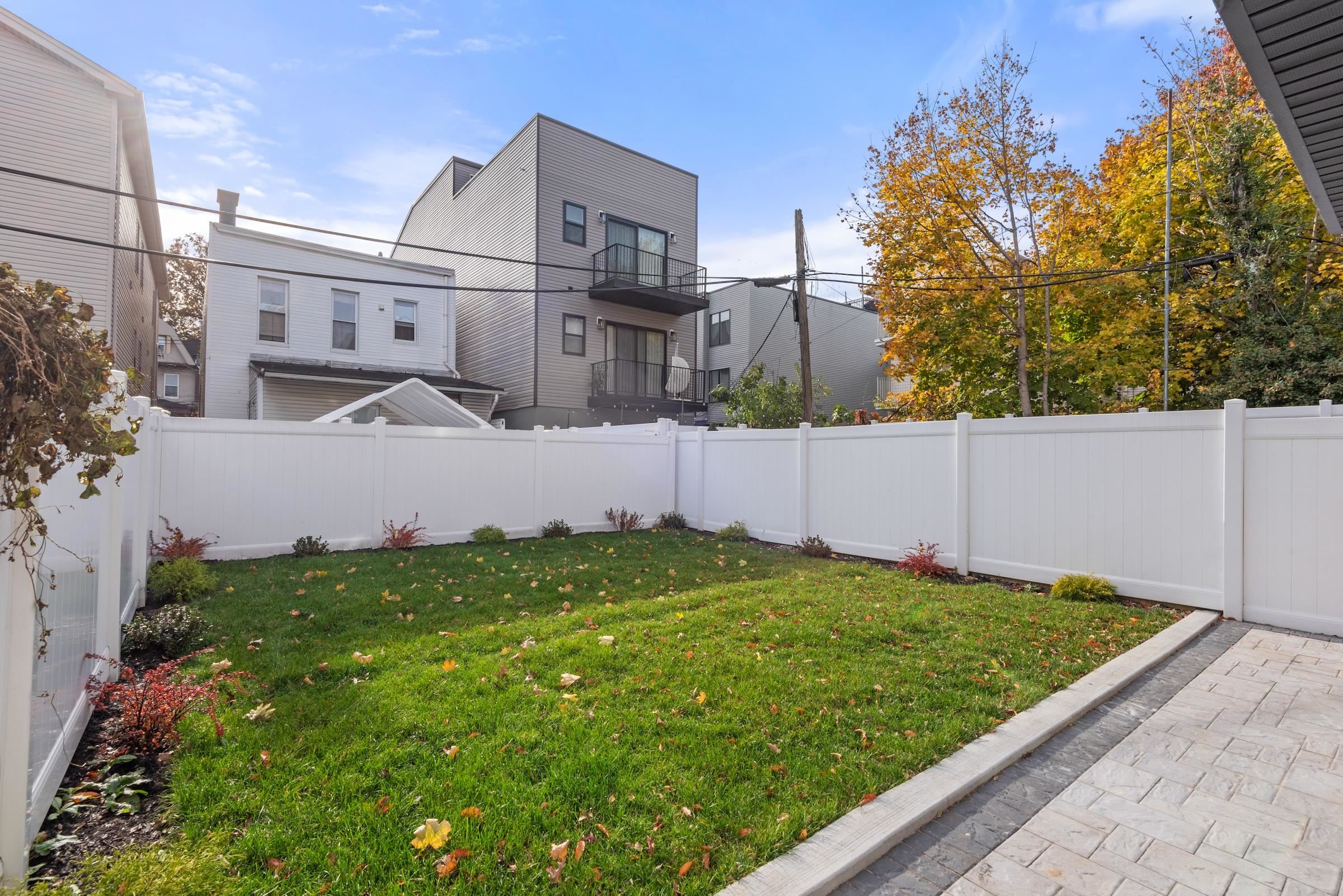 197 GRIFFITH ST Unit: 1