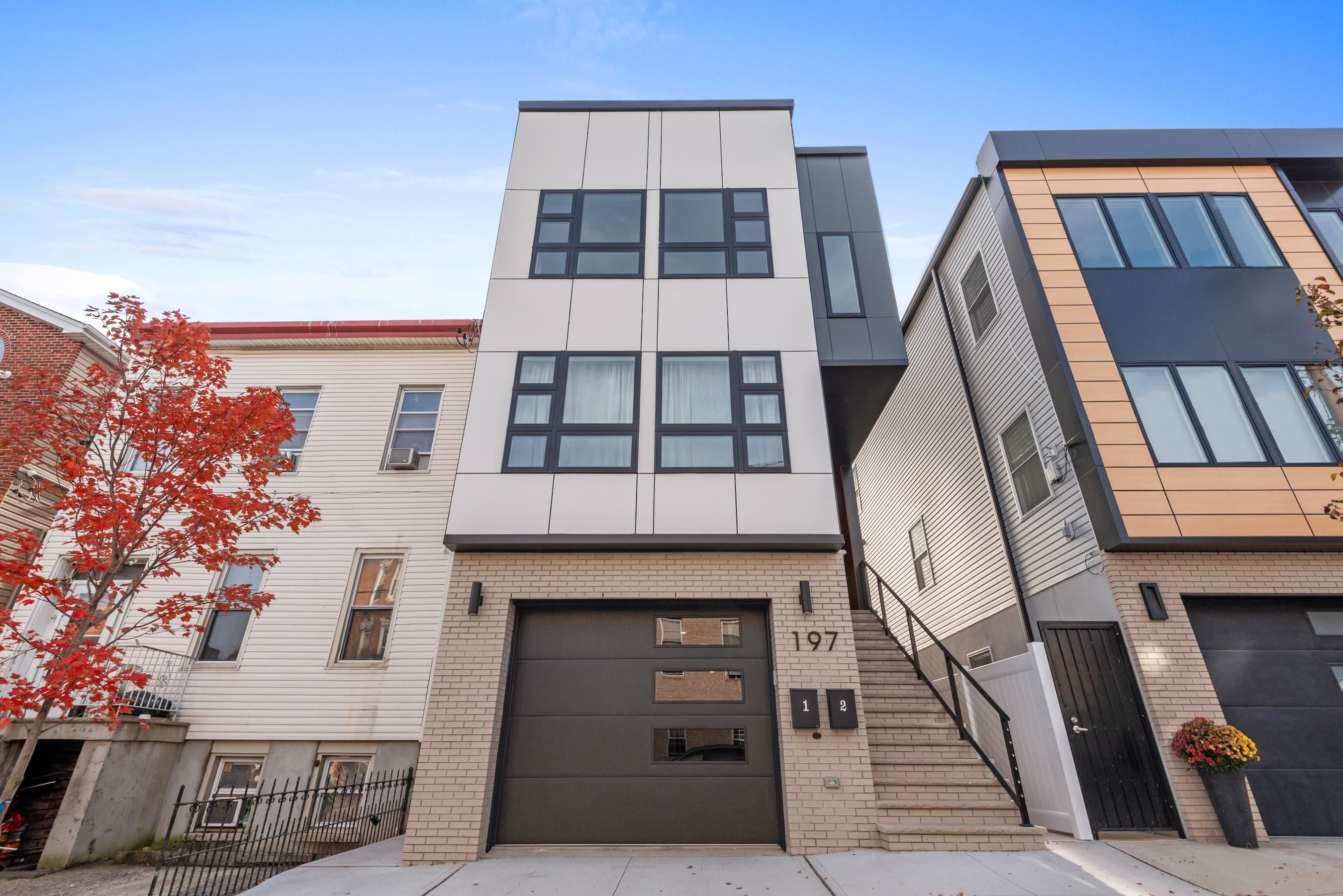 197 GRIFFITH ST Unit: 1