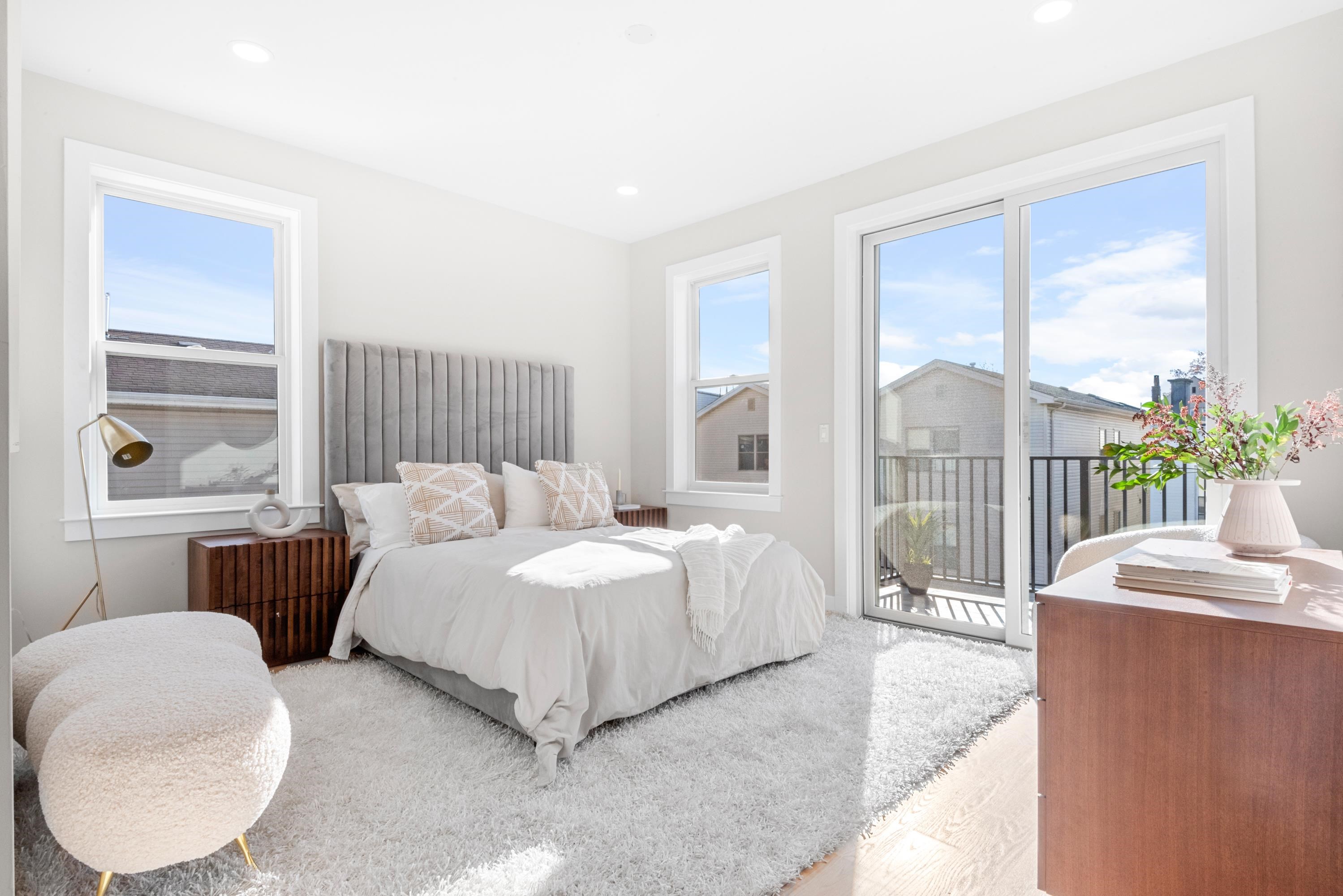 197 GRIFFITH ST Unit: 2