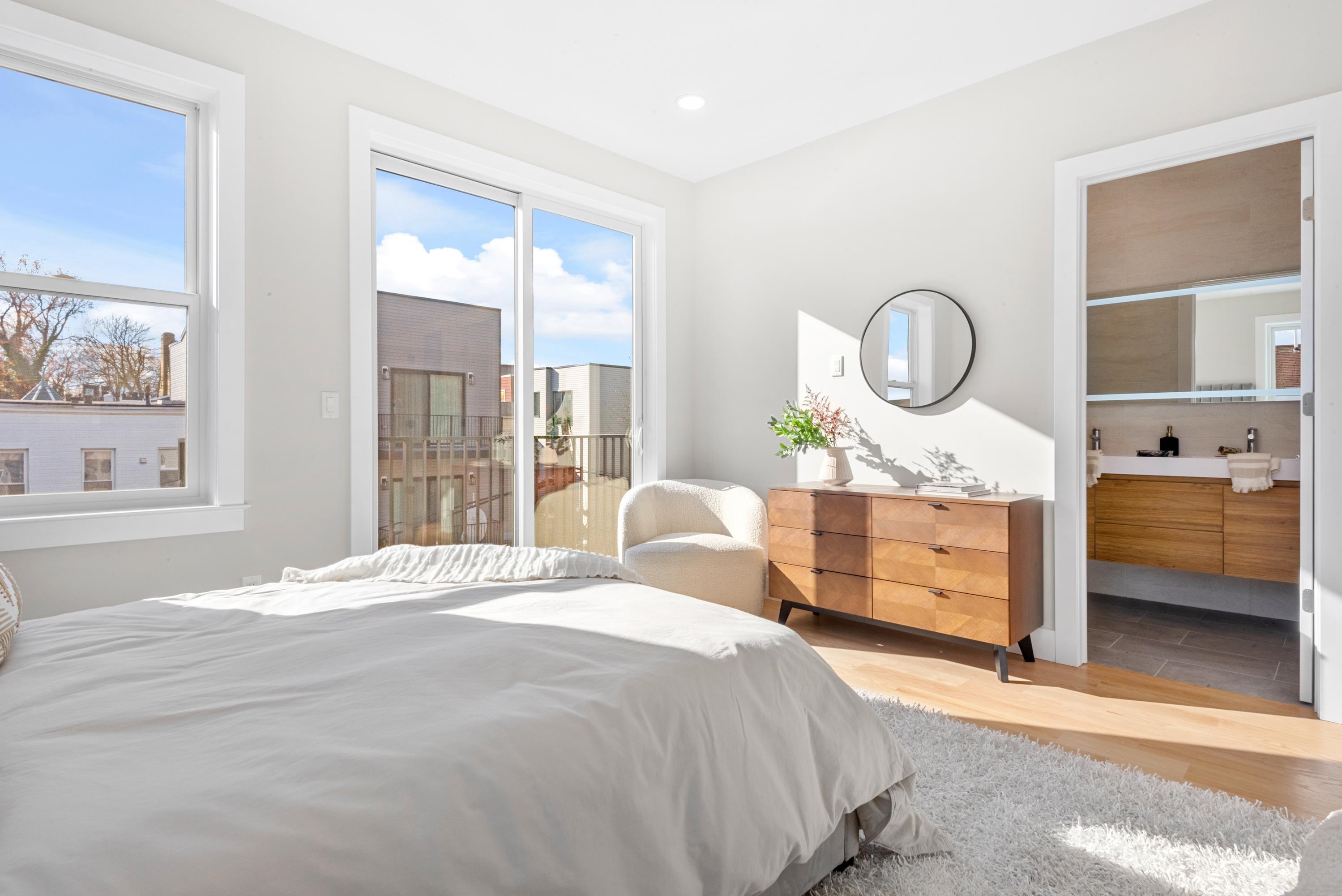 197 GRIFFITH ST Unit: 2