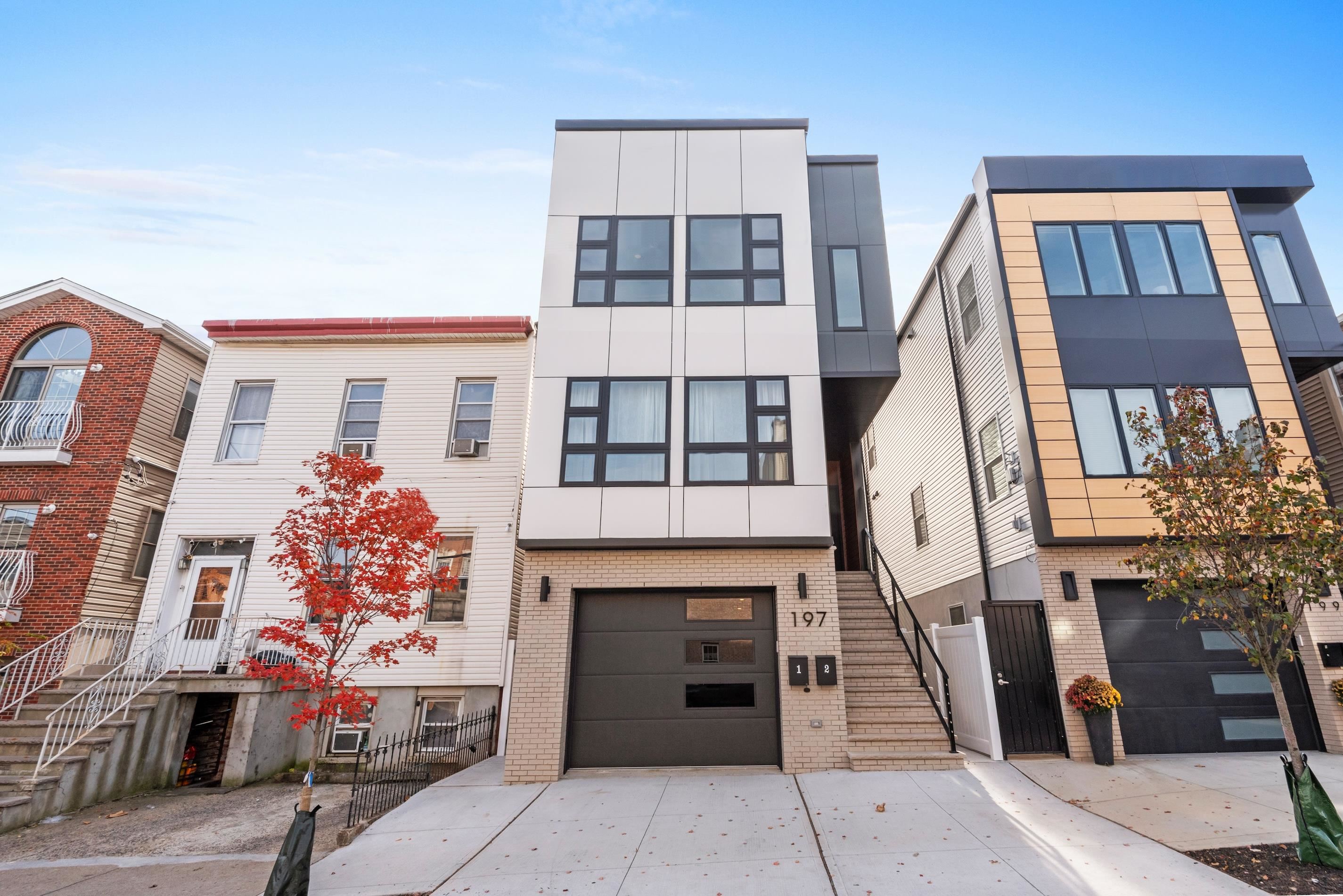 197 GRIFFITH ST Unit: 2