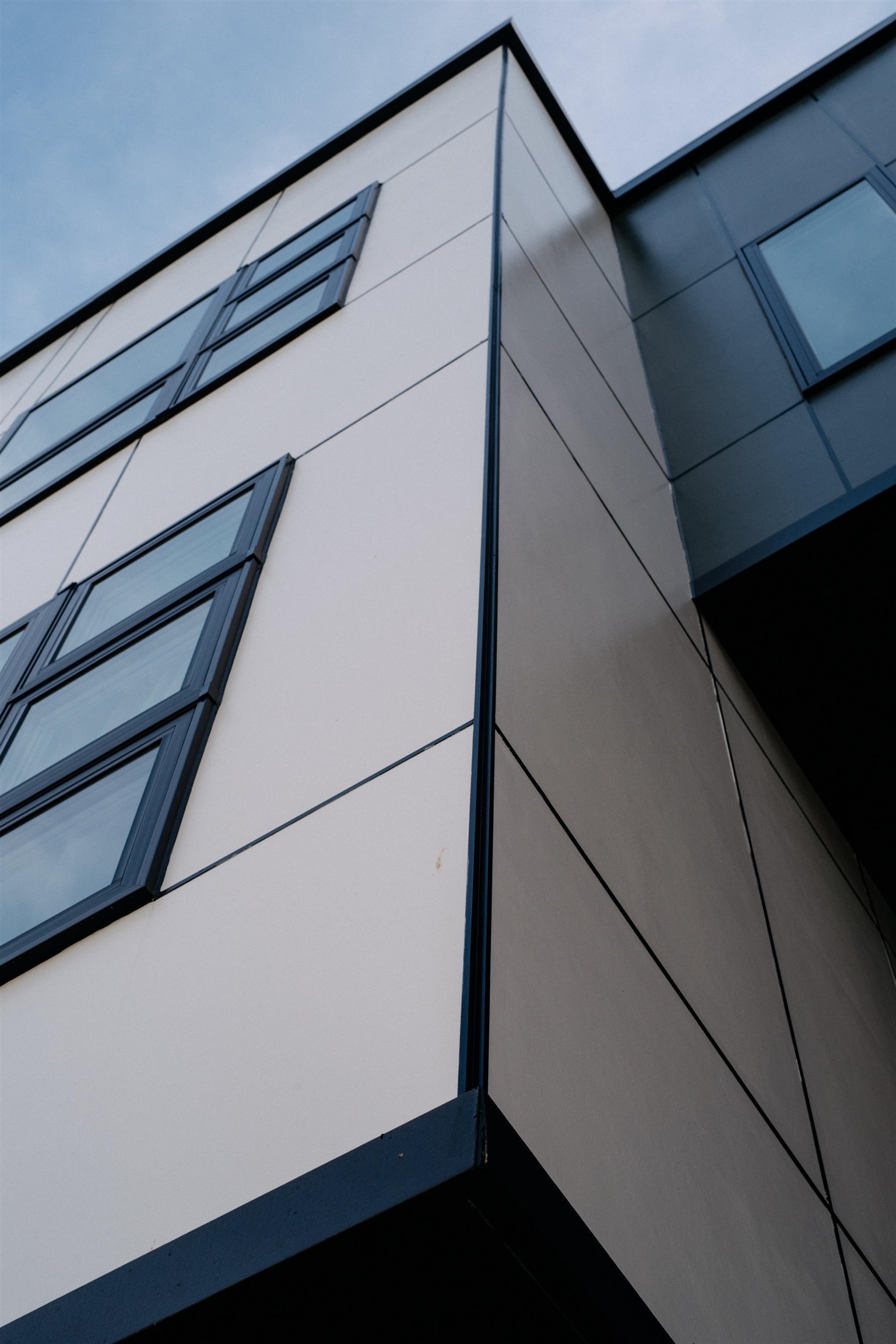 197 GRIFFITH ST Unit: 2