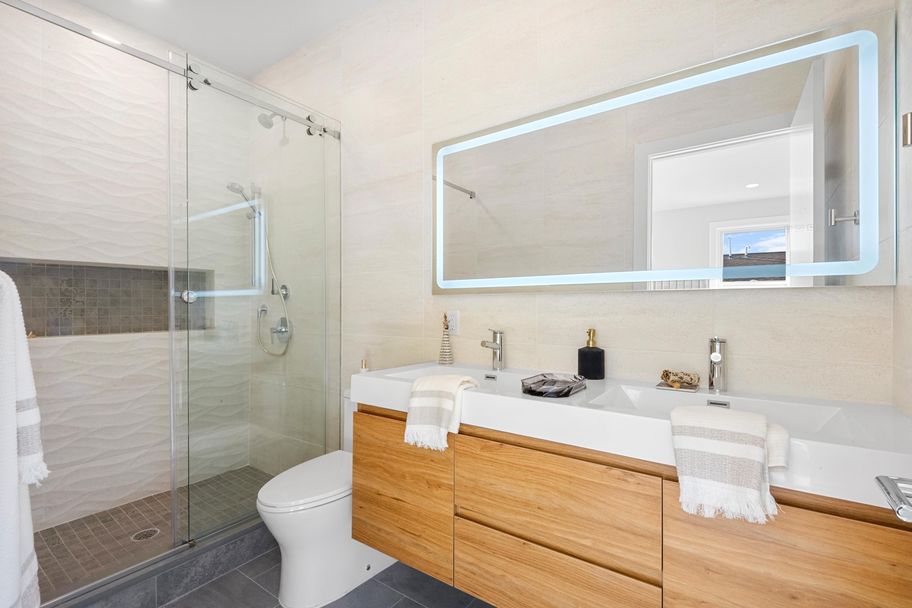 197 GRIFFITH ST Unit: 2