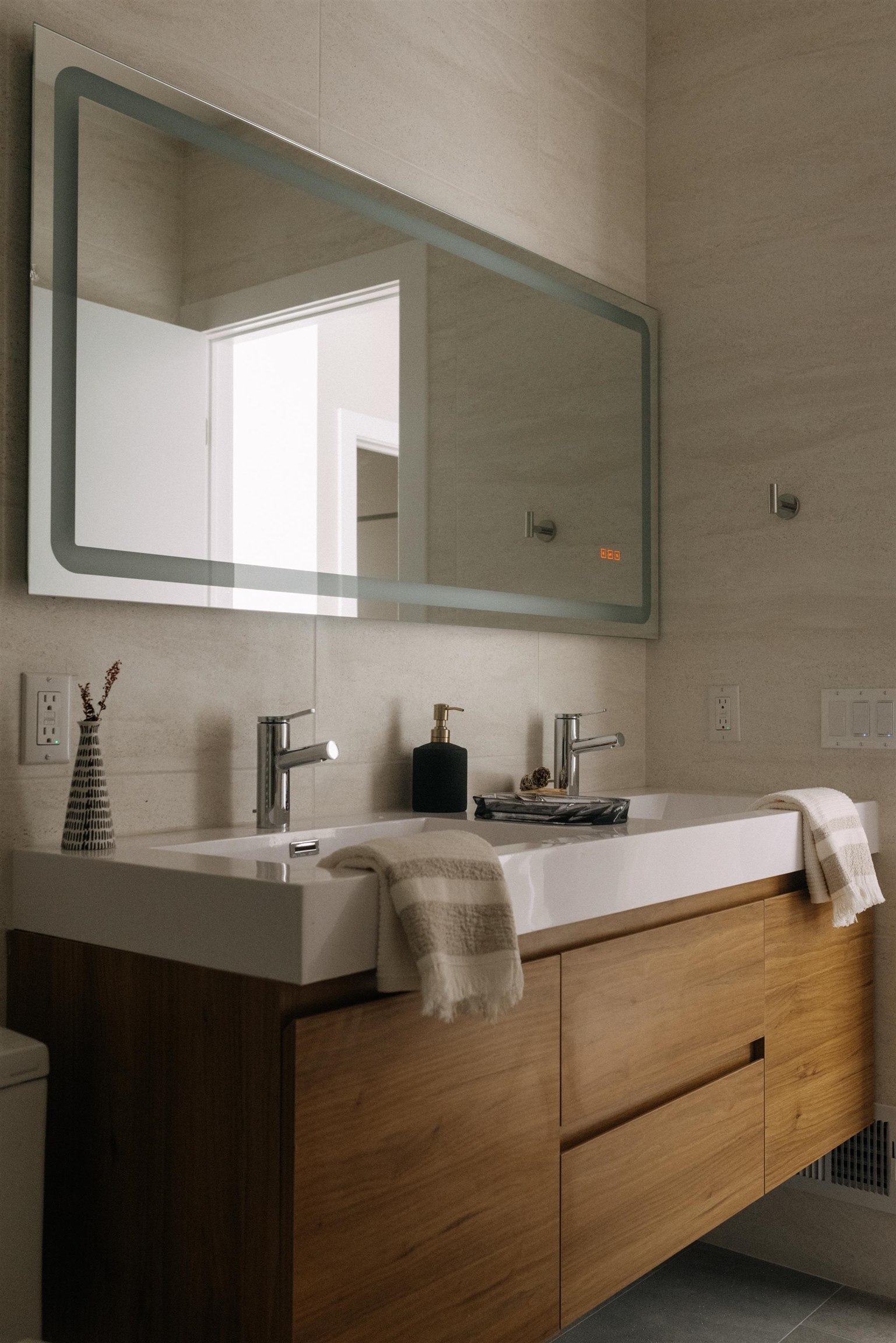 197 GRIFFITH ST Unit: 2