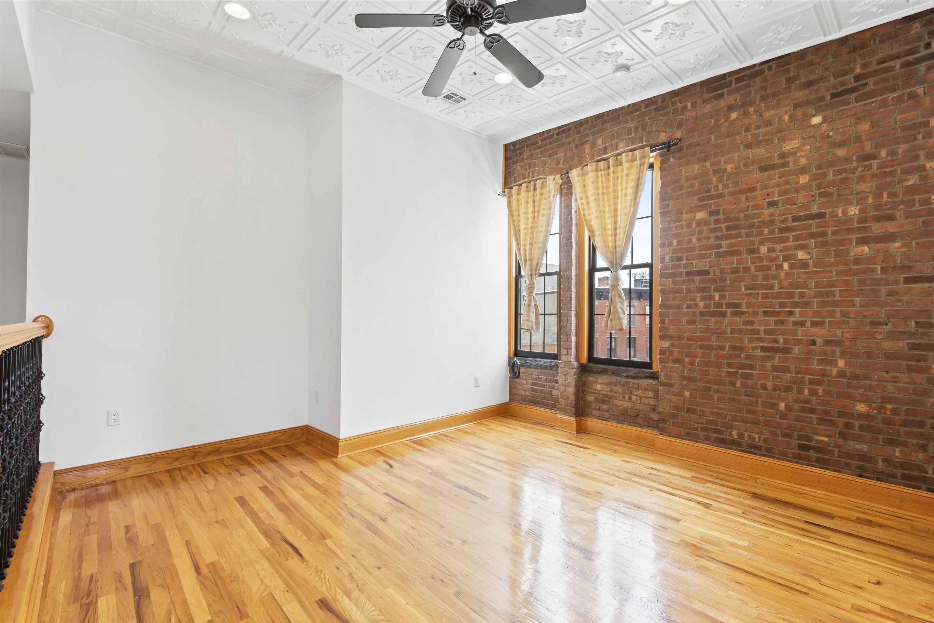 180 NEWARK AVE Unit: 6