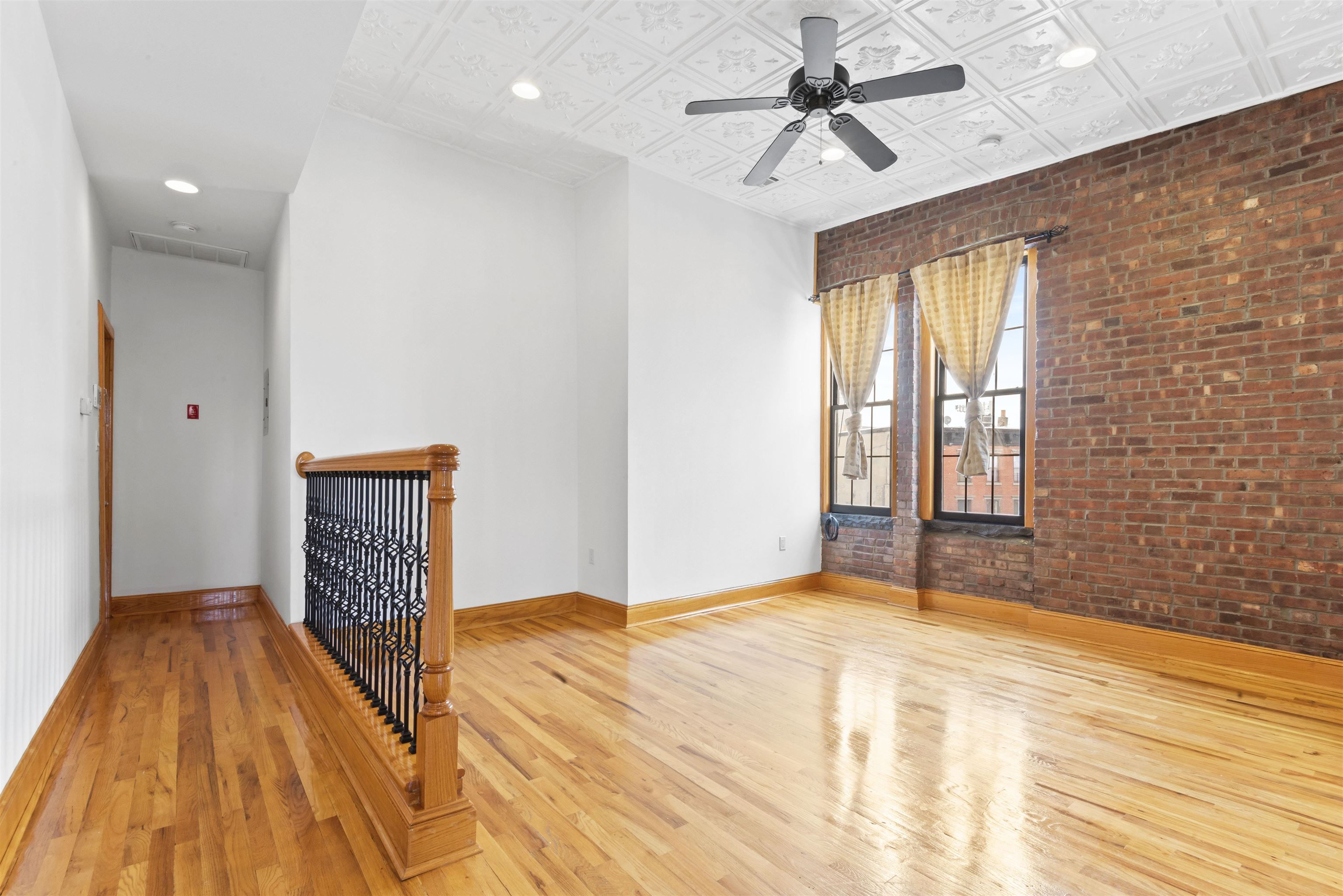 180 NEWARK AVE Unit: 6