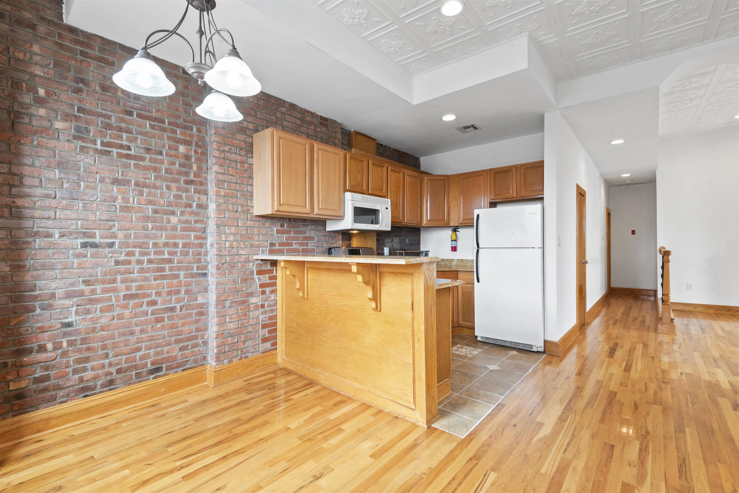 180 NEWARK AVE Unit: 6