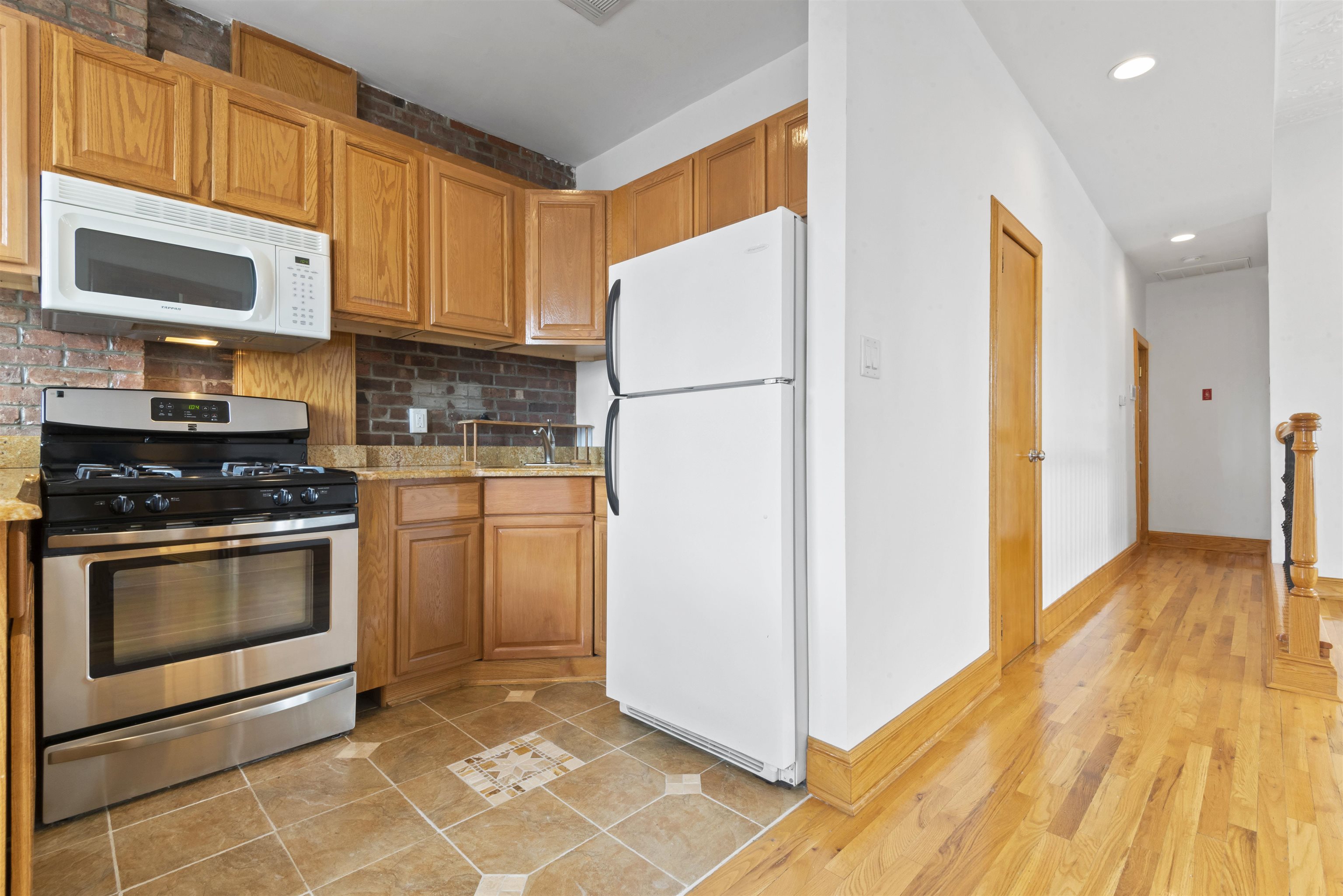 180 NEWARK AVE Unit: 6