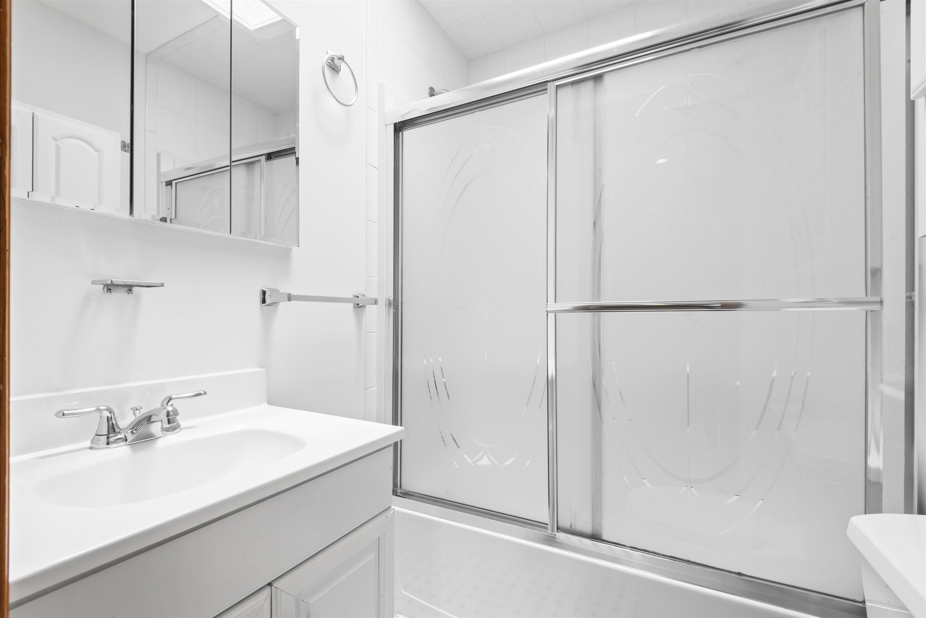 180 NEWARK AVE Unit: 6