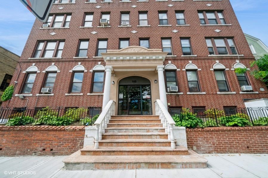 145 HARRISON AVE Unit: 104