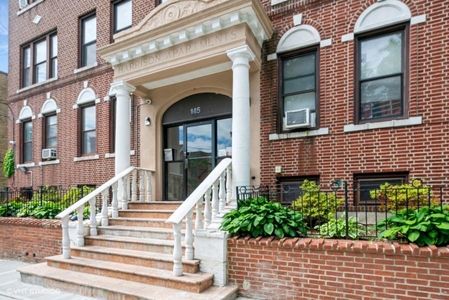 145 HARRISON AVE Unit: 104