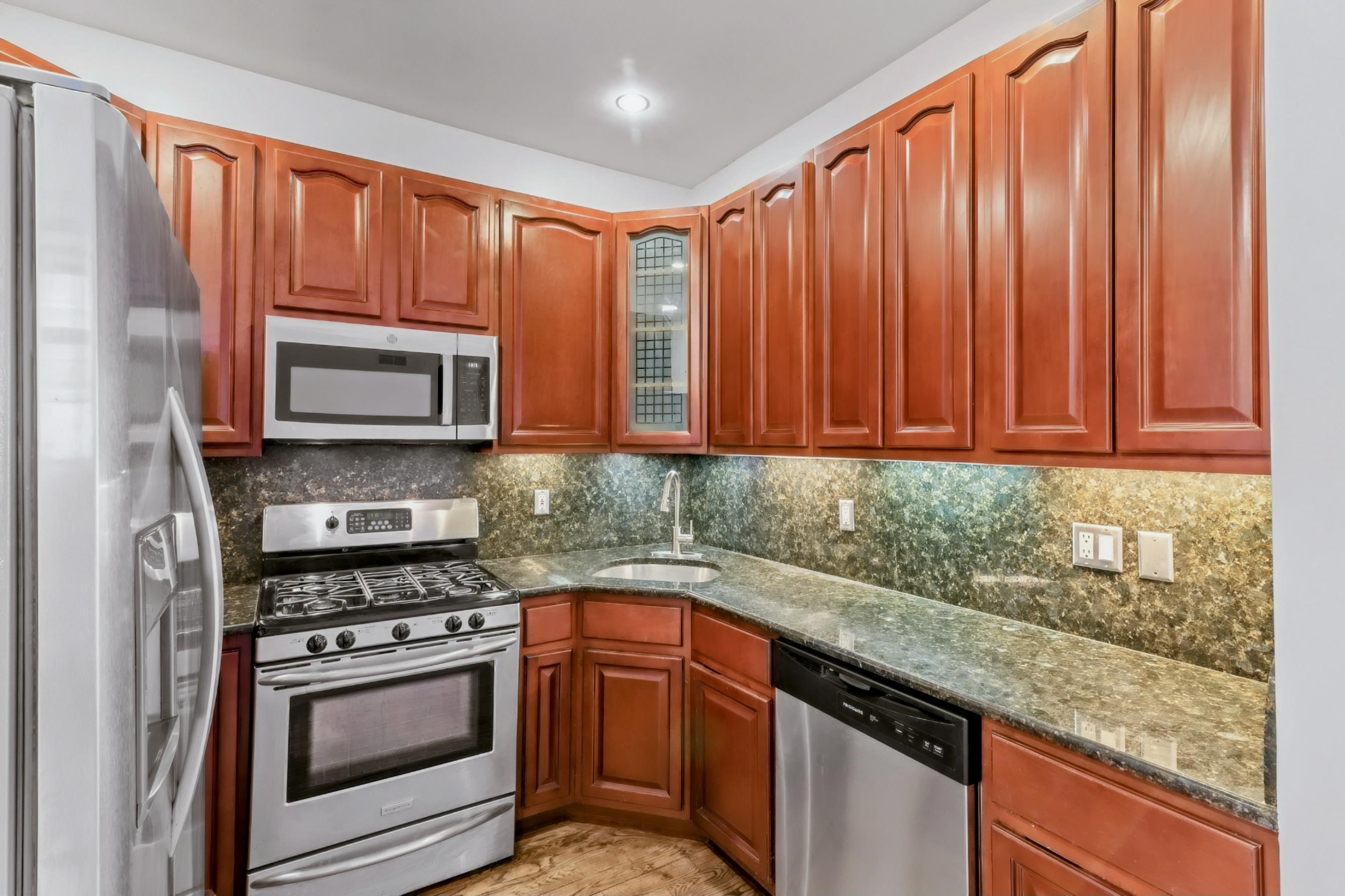 118 BRUNSWICK ST Unit: 1